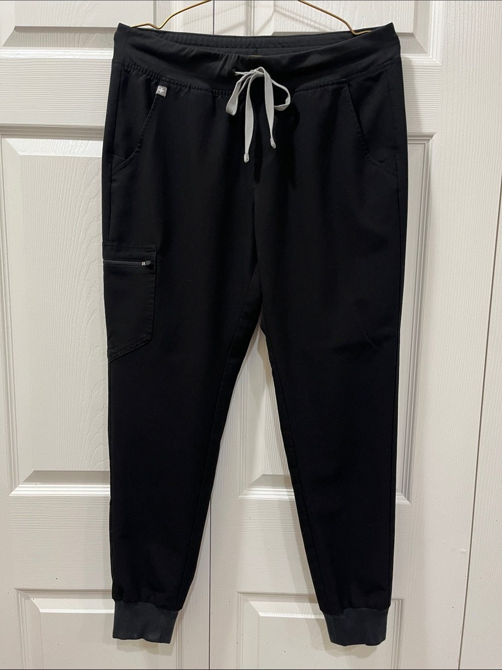Figs technical collection Zamora jogger scrub pants size medium, Black.